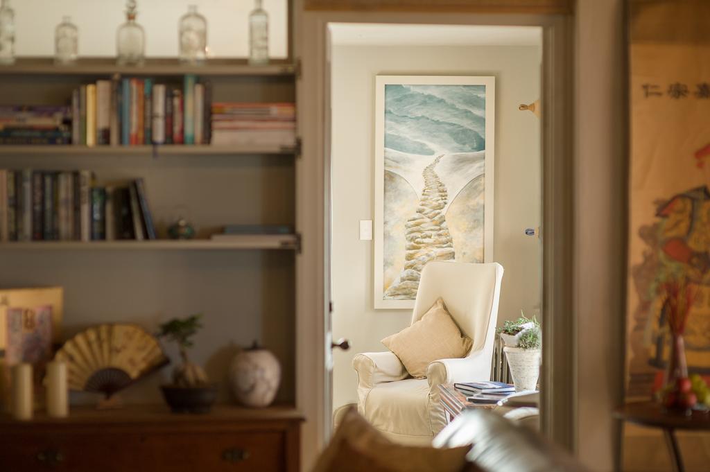 The Oystercatchers Haven At Paternoster Rom bilde